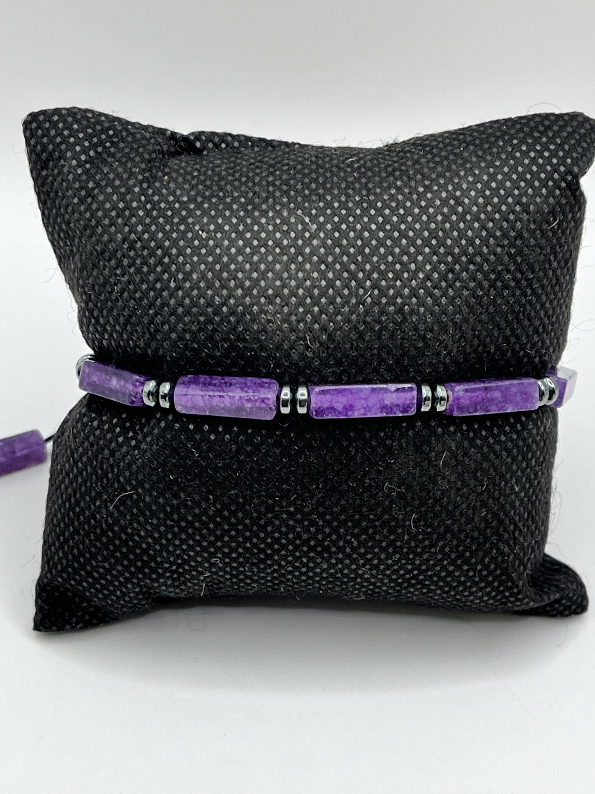 img_1410 Bracciale Macramè Regolabile con Agata Viola e Matite – Armonia, Protezione e Stile Artigianale💜 - immagine 1