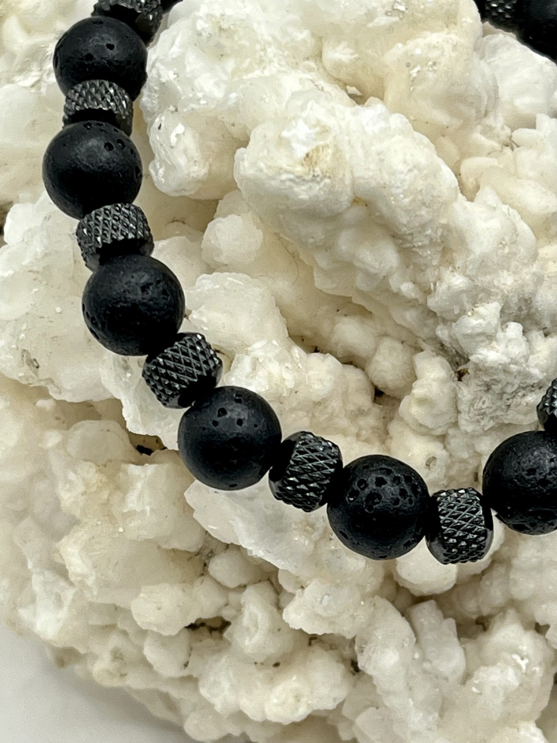 img_1413 Bracciale Elastico Uomo in Pietra Lavica – Energia, Forza e Protezione Naturale🖤🖤🖤 - immagine 1