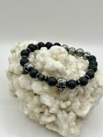 Bracciale Uomo in Pietra Lavica 8 mm con Teschi in Acciaio e Matite – Energia, Forza e Stile Deciso💀 - immagine 2