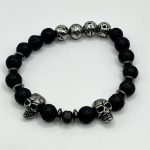 Bracciale Uomo in Pietra Lavica 8 mm con Teschi in Acciaio e Matite – Energia, Forza e Stile Deciso💀