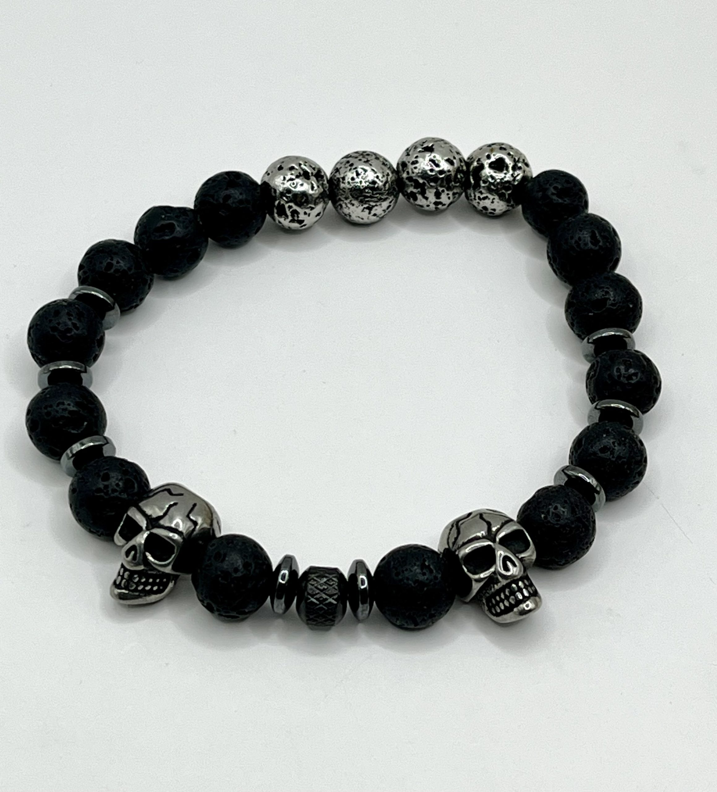 img_1416 Bracciale Uomo in Pietra Lavica 8 mm con Teschi in Acciaio e Matite – Energia, Forza e Stile Deciso💀 - immagine 1