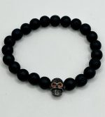 Bracciale Uomo in Pietra Lavica 8 mm con Teschio e Occhi Arancioni – Energia, Protezione e Stile Audace💀 - immagine 3