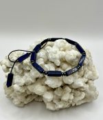 Bracciale Macramè Regolabile con Lapislazzuli e Matite – Saggezza, Armonia e Stile Artigianale💙