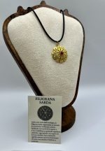 Collana con Ciondolo in Filigrana Sarda Dorata e Corallo Rosso – Tradizione e Buon Auspicio