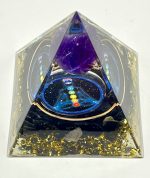💜 Piramide 5x5 “Energia dei Chakra e Ametista” – Resina e Pietre Naturali