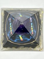 💜 Piramide 5x5 “Energia dei Chakra e Ametista” – Resina e Pietre Naturali - immagine 2