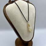 “Collana con Quarzo Citrino Grezzo – Luce Solare e Energia Positiva”