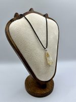 “Collana con Quarzo Citrino Grezzo – Luce Solare e Energia Positiva”