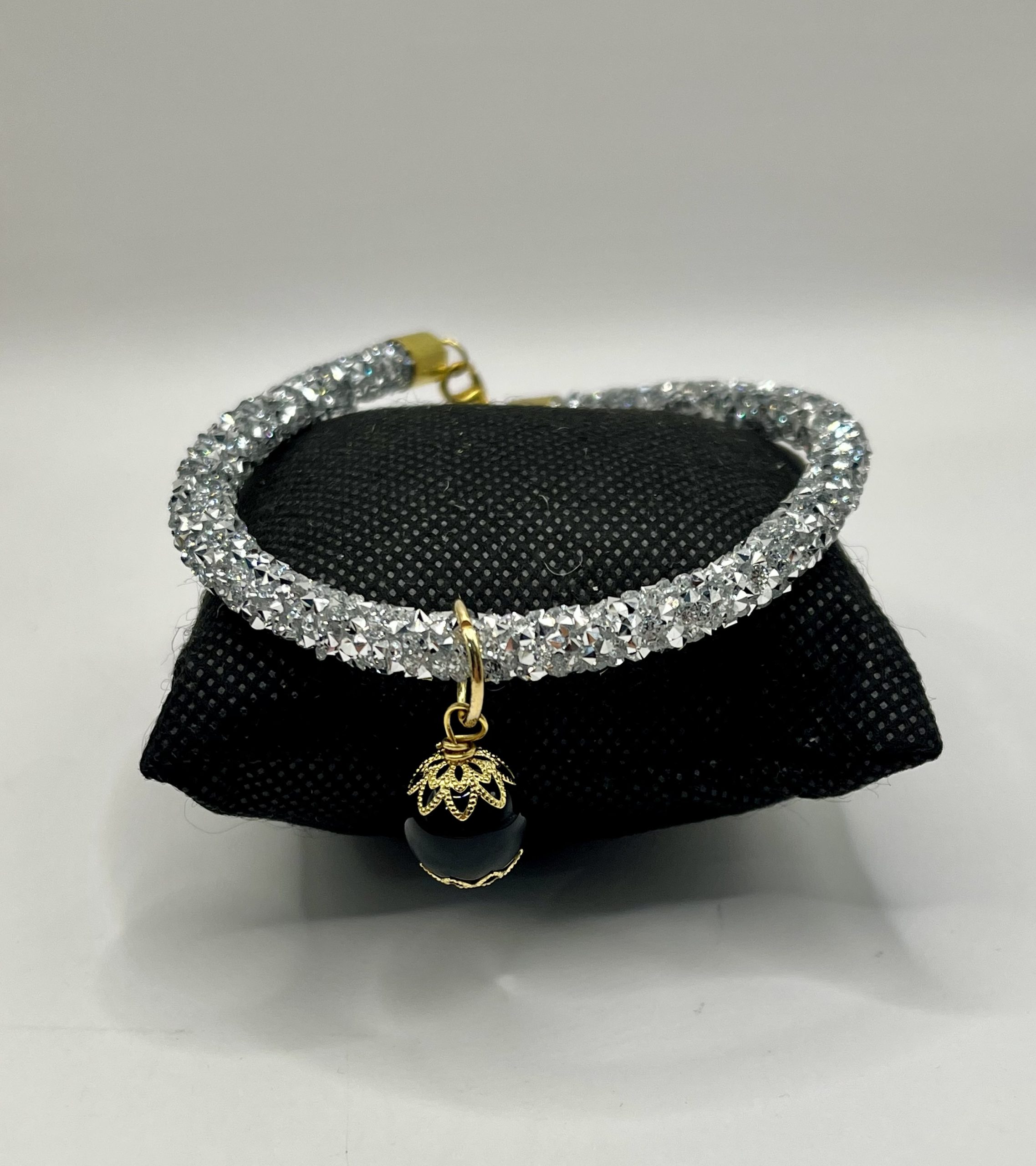 img_1836 Collarino Argento Brillante con Ciondolo in Ossidiana – 25 cm | Eleganza, Luce & Protezione - immagine 1