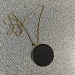 Collana specchio di ossidiana dorato